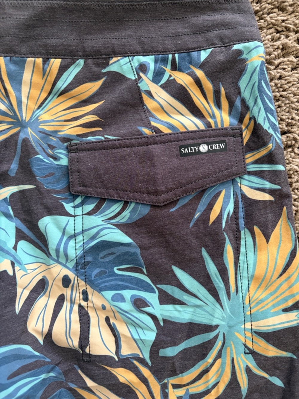 NWT! Salty Crew Men’s Boardshorts - Size 30 - Picture 4 of 6